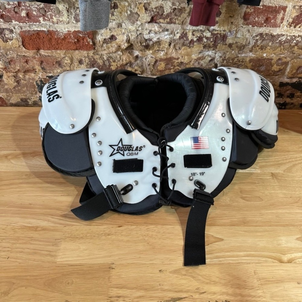 Douglas QBM Football Shoulder Pads White Black Size M 18-19 QB WR Made in USA